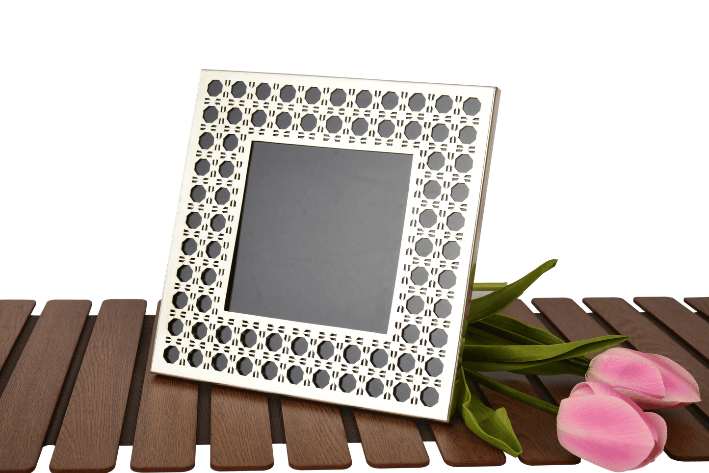 The Obsidian Frame – Structured Silver