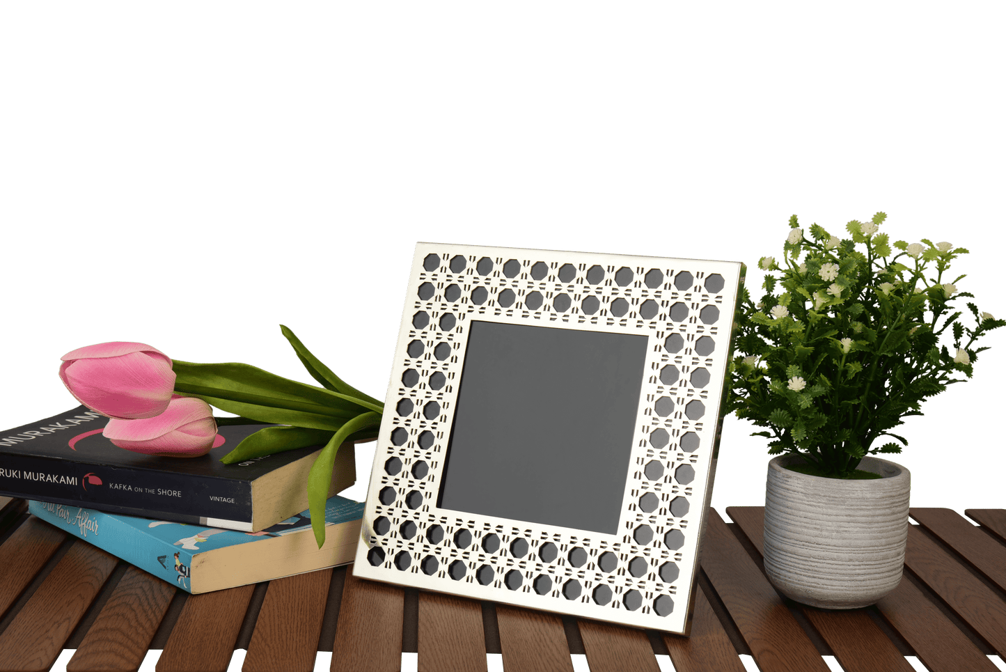 The Obsidian Frame – Structured Silver