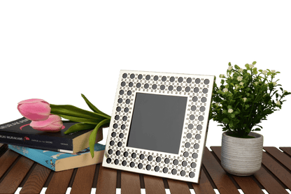 The Obsidian Frame – Structured Silver